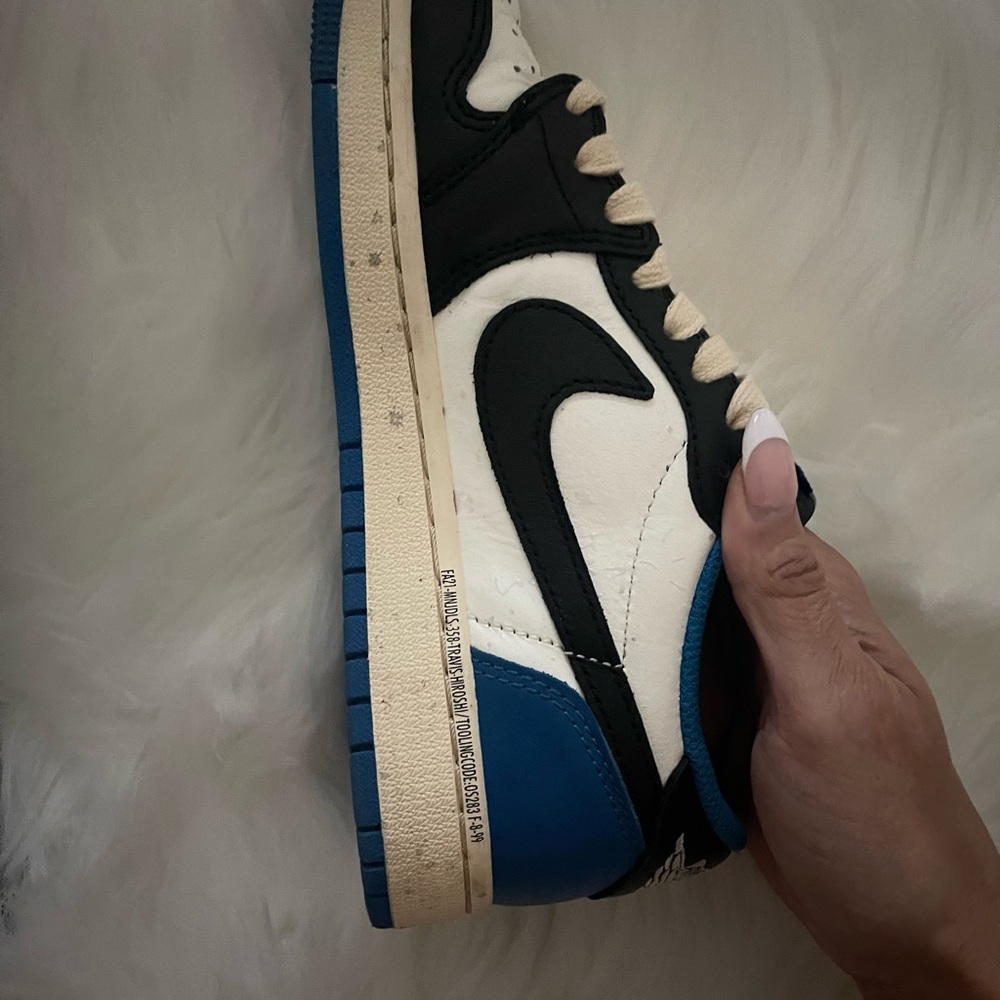 Travis Scott x Air Jordan 1 Retro - Picture 2 of 6